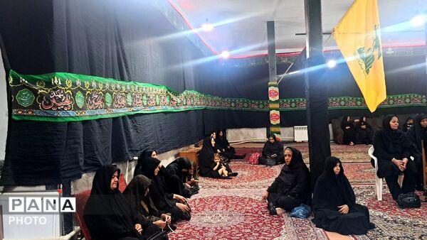 مراسم روضه‌خوانی در مسجد صاحب‌الزمان(عج) عرب آباد چهارباغ