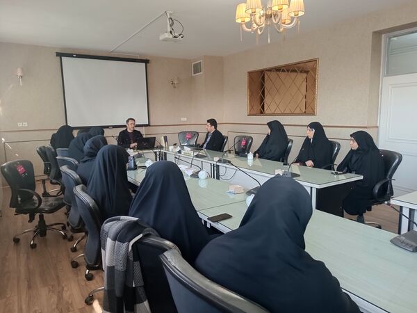 جلسه هم‌اندیشی و تقدیر از فعالان حوزه سوادآموزی ناحیه ۵ مشهد