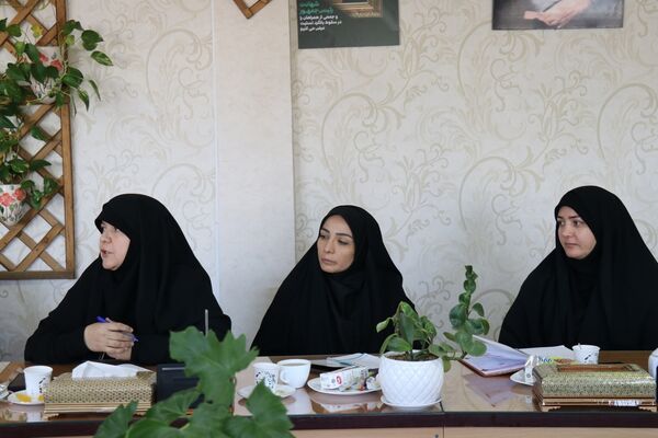 نشست هم‌اندیشی معاونت پرورشی و فرهنگی اداره‌کل آموزش و پرورش با ناحیه 4 مشهد