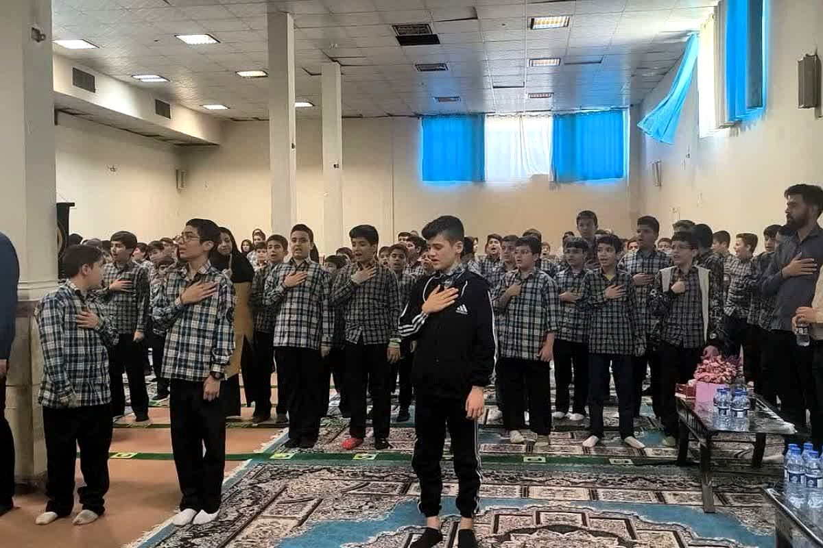 طنینِ نیایش در مدرسه