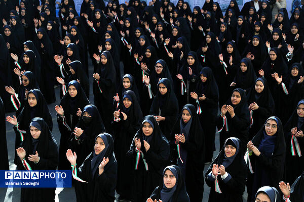 آیین نواختن گلبانگ انقلاب اسلامی با حضور وزیر آموزش و پرورش