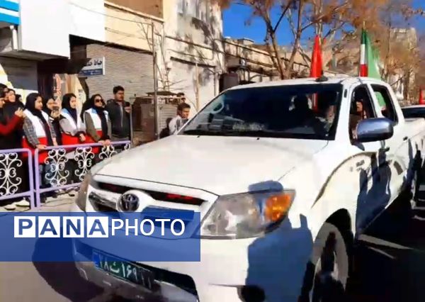 رژه موتوری و ماشینی به مناسبت ۱۲ بهمن در کاشمر