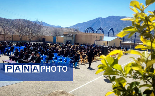 تقدیر از دانش‌آموزان تلاشگر میانکوه 