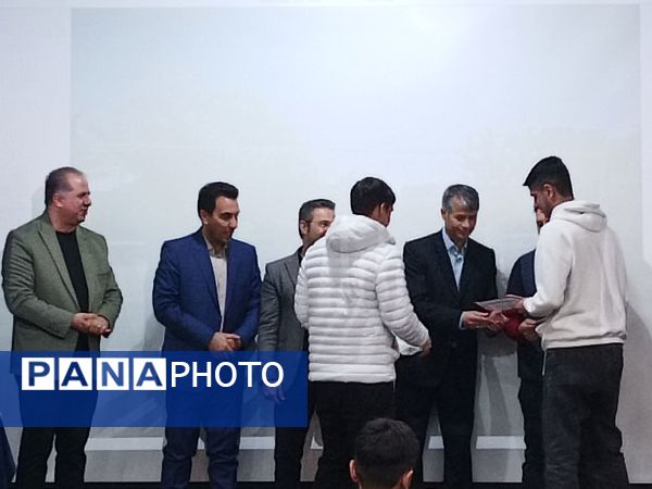 تقدیر از برترین های مدرسه نمونه آیت‌الله خامنه‌ای 