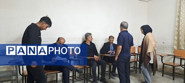  دیدار والدین با معلمان در دبیرستان ابوذر غفاری نیشابور