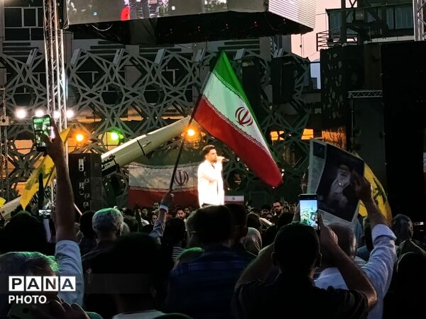 تهران غرق در نور و شادی در «مهمانی ۱۰ کیلومتری»؛ تجلی بیعت پایتخت‌نشینان با ولایت