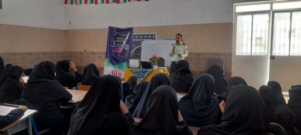  گرامیداشت هفته نیروی انتظامی در آموزشگاه مرحوم پاکدل خلیل آباد 