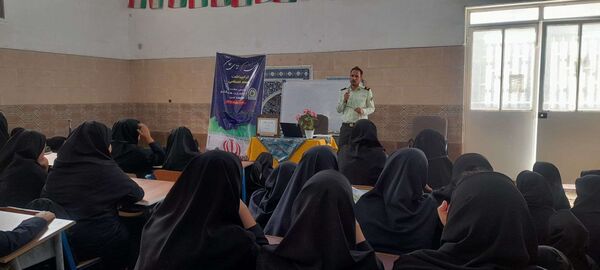  گرامیداشت هفته نیروی انتظامی در آموزشگاه مرحوم پاکدل خلیل آباد 