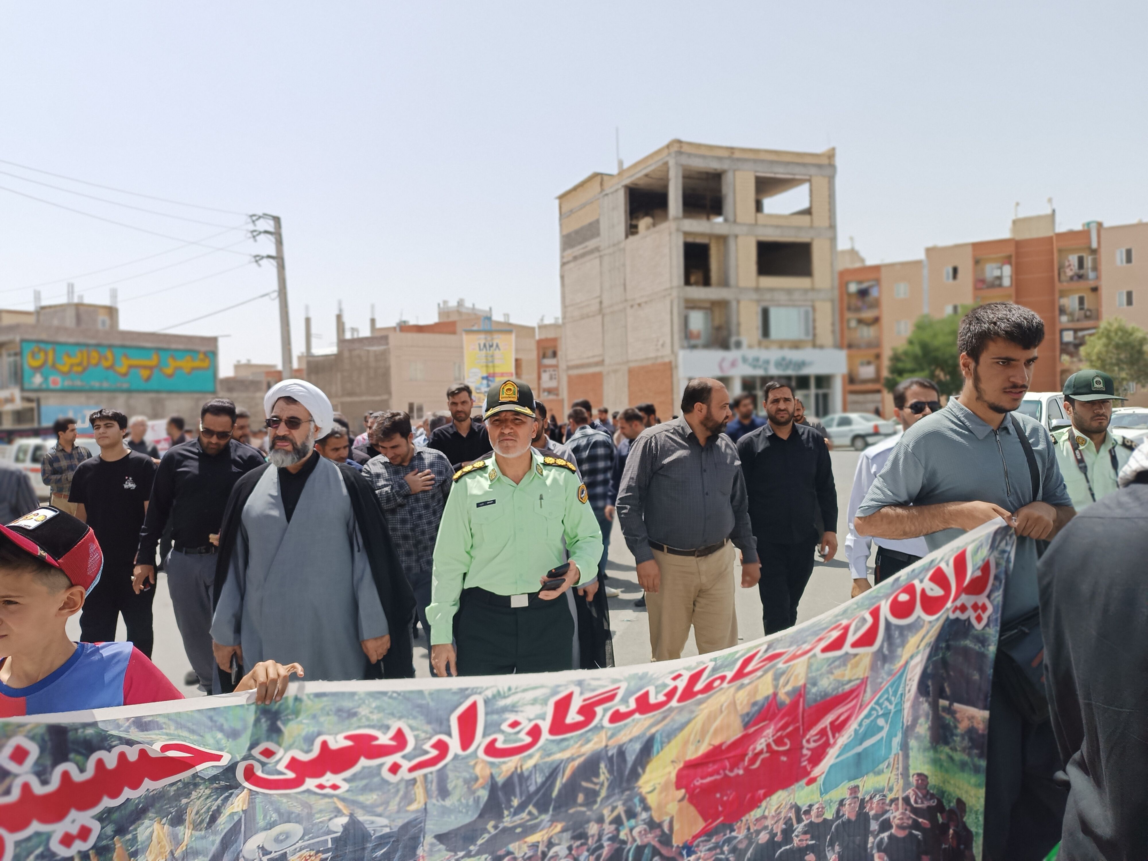 برگزاری پیاده‌روی جاماندگان اربعین حسینی در دهگلان با حضور پرشور مردم