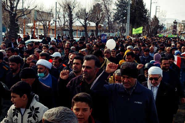کامیاران در سالگرد پیروزی انقلاب غرق در شور و شکوه