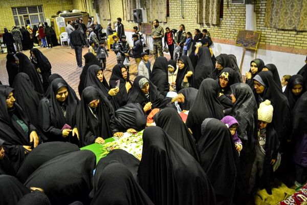 مراسم اکران فیلم سینمایی مجنون در دبیرستان کوثر شهر رباط‌سنگ