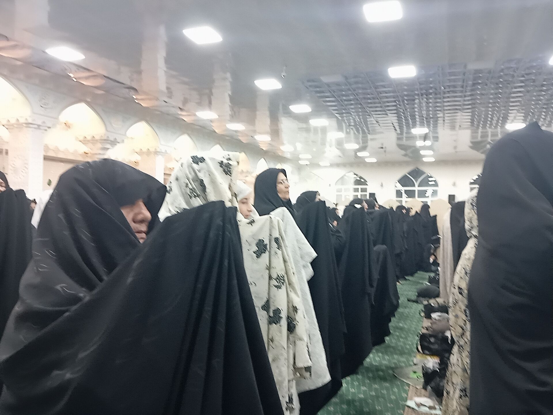 نماز جماعت همزمان با شب لیلة الرغائب در شهرستان کاشمر 