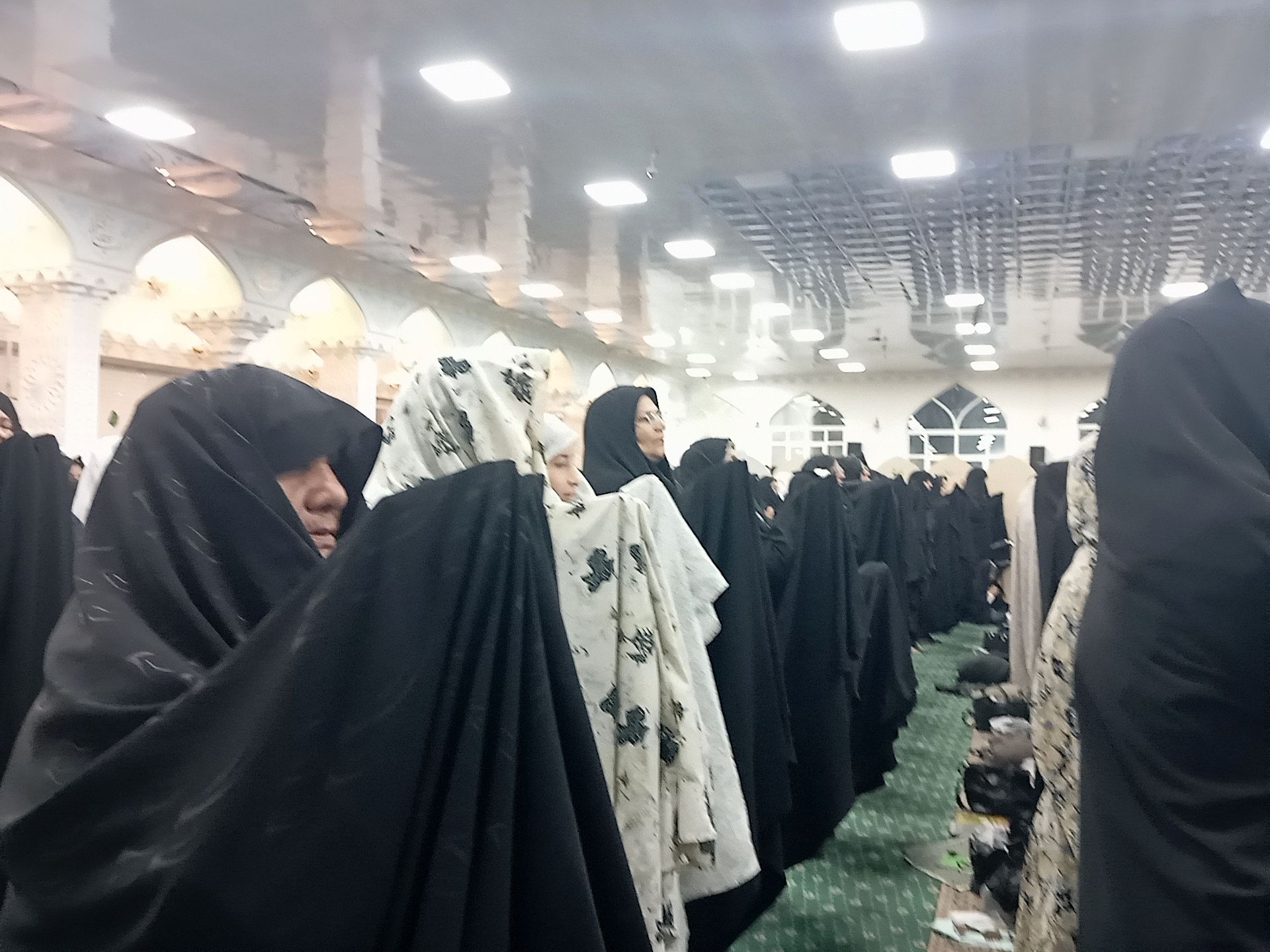 نماز جماعت همزمان با شب لیلة الرغائب در شهرستان کاشمر 