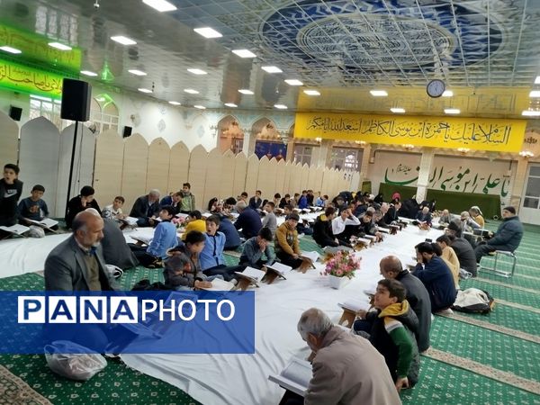 جلسه جزء خوانی قرآن کریم در امامزاده سید حمزه(ع) شهرستان کاشمر