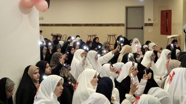 نخستین دیدار معنوی دانش‌آموزان دختر اعزامی به حج عمره با خانه خدا