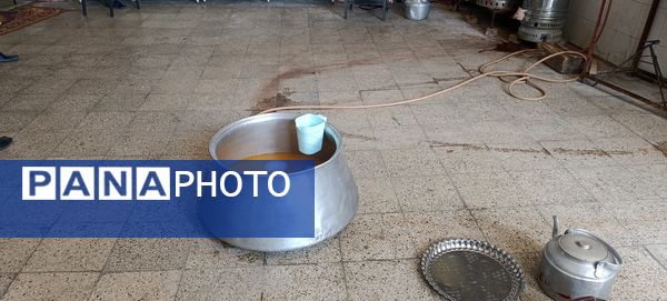 توزیع شربت و شیرینی به مناسبت میلاد پیامبر اسلام (ص) 