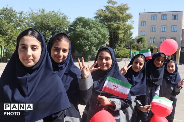 آغاز راه  هفتمی ها در «جشن جوانه‌ها» دبیرستان مبین