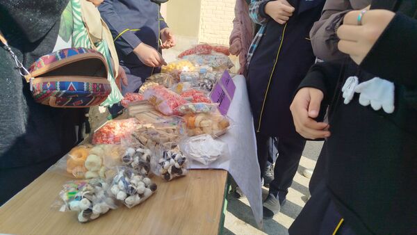 نمایشگاه و بازارچه کارو فناوری در دبیرستان پیرایش یک