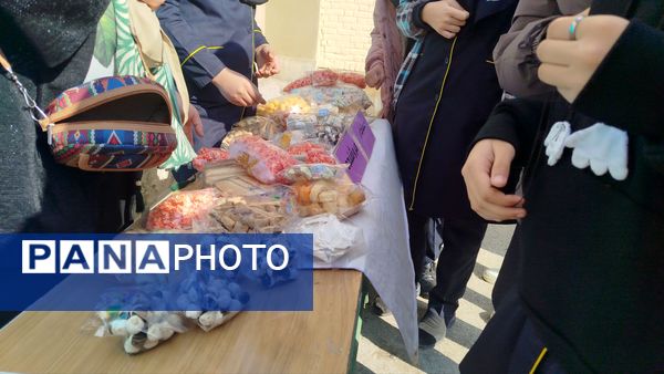 نمایشگاه و بازارچه کارو فناوری در دبیرستان پیرایش یک