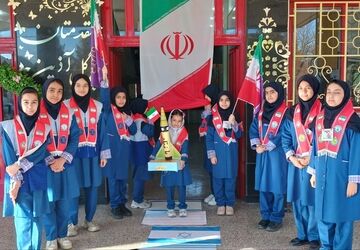 مراسم روز دانش آموز در دبستان مهشید مصلی نژاد 