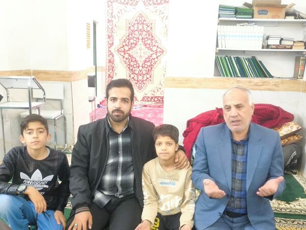 حضور مدیر و معاون دبستان شهید پسندیده فدافن در جمع نوجوانان معتکف مسجد صاحب الزمان(ع)