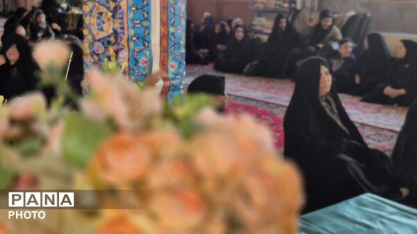 فارسان در جشن دهه کرامت؛ گردهمایی مردم در بارگاه امامزاده 