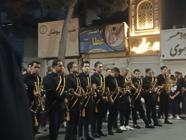 مراسم عزاداری شب عاشورا در خیابان‌های نیشابور 