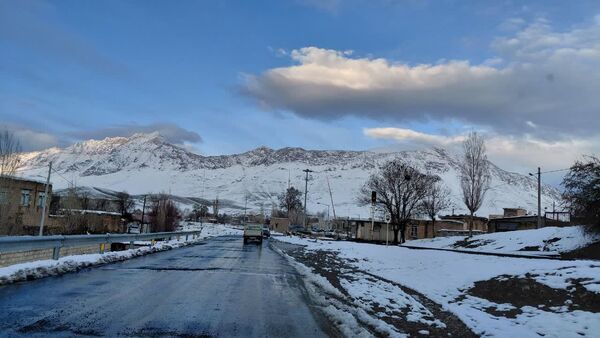 بارش اولین برف پاییزی در روستای نورآباد شازند