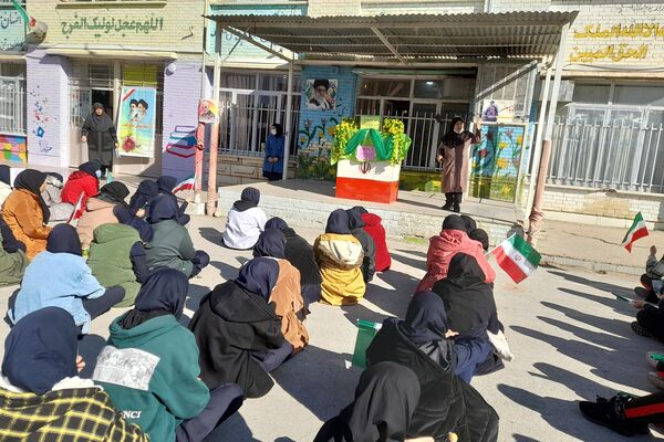 بزرگداشت دهه فجر در دبیرستان شاهد فیض ناحیه 3 شیراز
