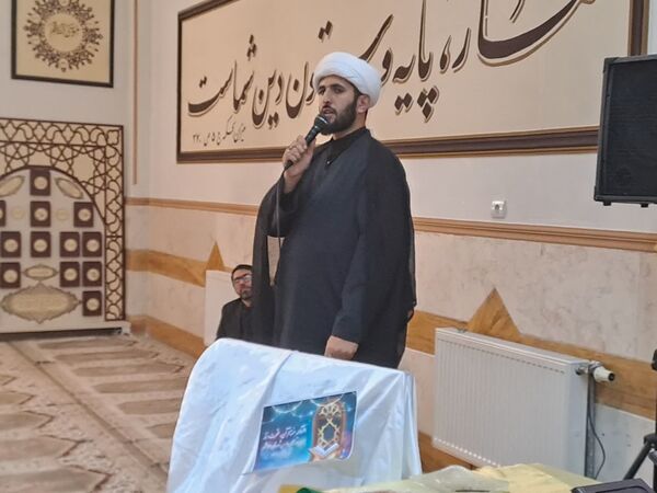 برگزاری نماز جماعت و زنگ گفت‌وگو در اسلامشهر