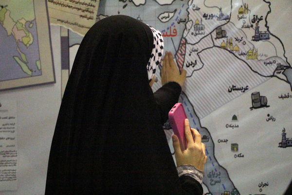 نمایشگاه شادمانه نور در یزد