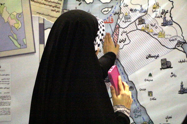 نمایشگاه شادمانه نور در یزد
