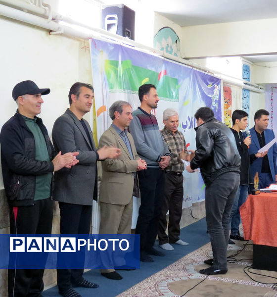 جشن انقلاب و کلنگ زنی زمین چمن دبیرستان شاهد امام حسین (ع)