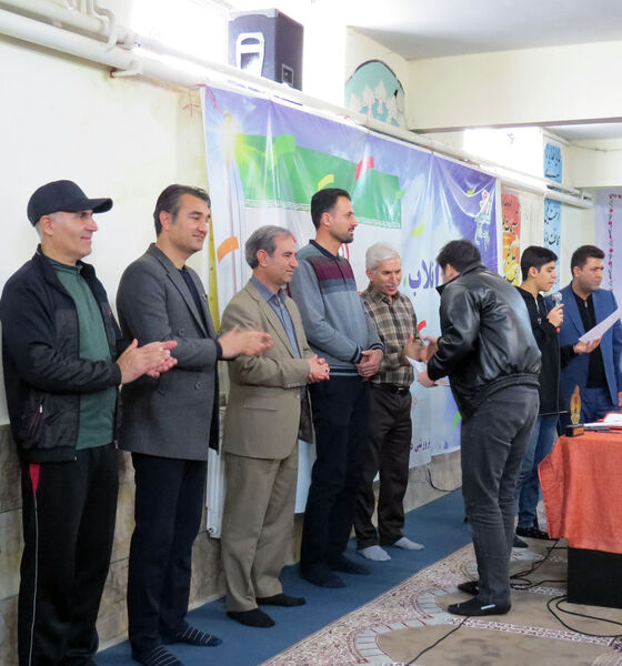 جشن انقلاب و کلنگ زنی زمین چمن دبیرستان شاهد امام حسین (ع)