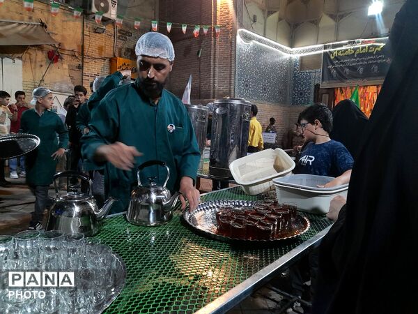  خدمت رسانی چایخانه حضرت زهرا 