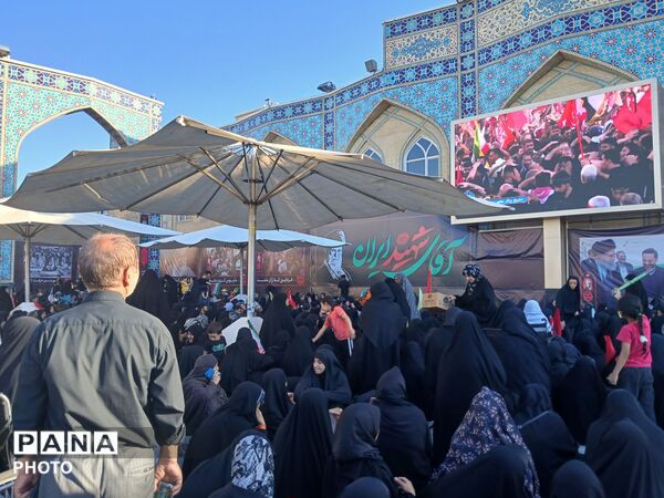 بازگشت آقای شهید ایران به خانه ی پدریشان