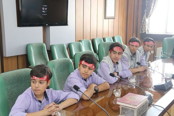 دیدار جمعی از دانش‌آموزان اشکذری و مسئولان آموزش و پرورش با فرمانده سپاه الغدیر 