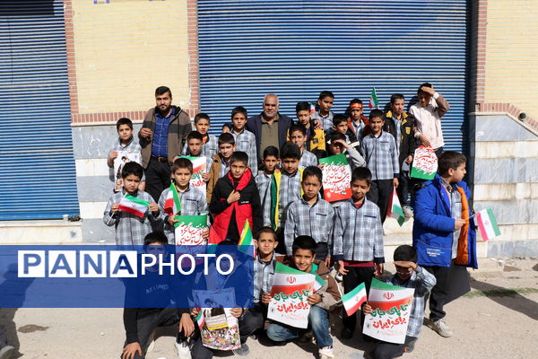 حضور آگاهانه مردم شهرستان کوار در راهپیمایی ۲۲ بهمن