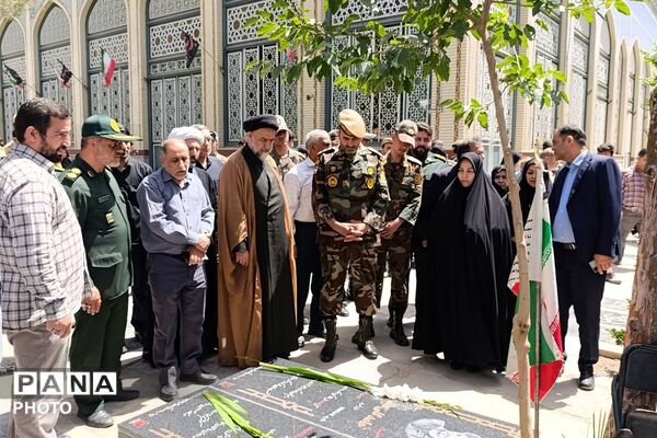 خرمشهرِ خدمت» در شهریار؛ مسئولان با لاله‌های گلزار پیمان بستند