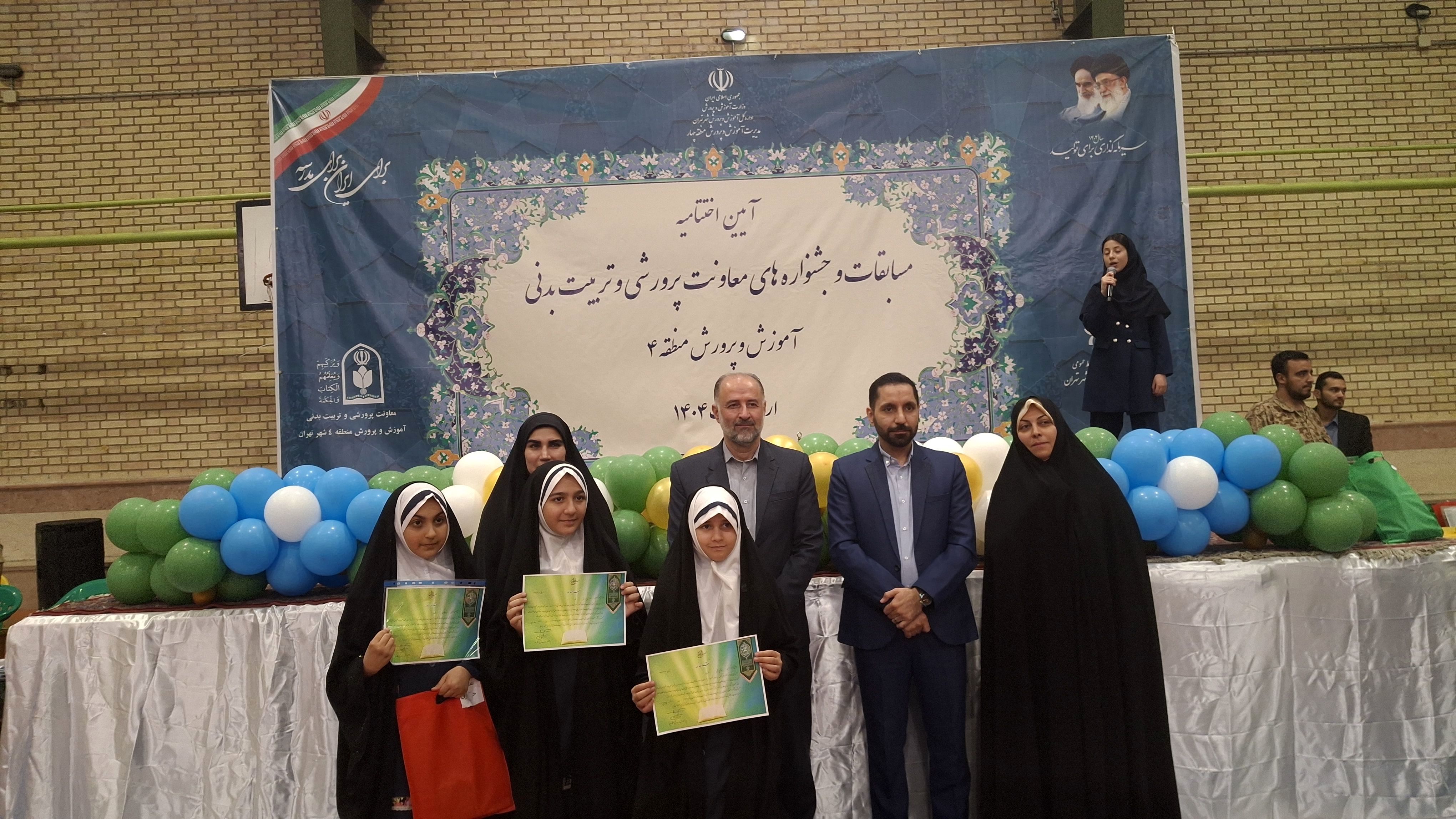 بدرقه‌ای باشکوه برای ستارگان فرهنگی‌هنری