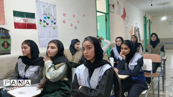 زیباسازی و شاداب سازی محیط دبیرستان شقایق و استقلال قلقلرود تویسرکان