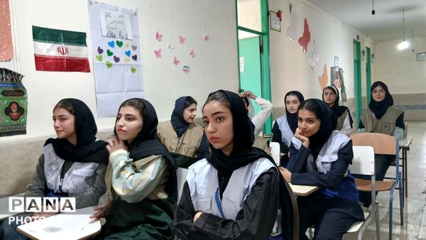 زیباسازی و شاداب سازی محیط دبیرستان شقایق و استقلال قلقلرود تویسرکان