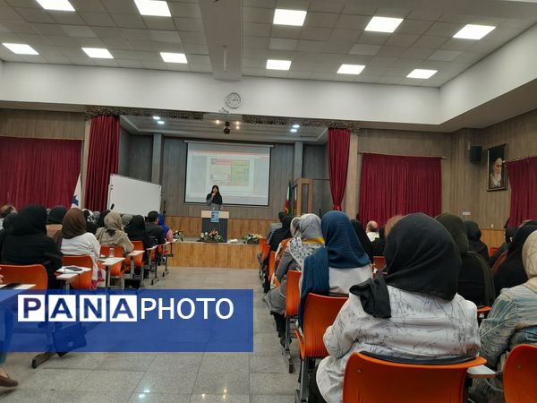  جلسه آموزش خانواده در مدرسه مصلی‌نژاد مشهد