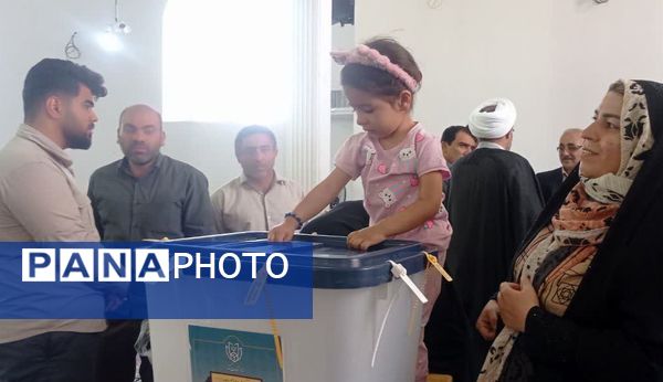حضور پرشور مردم لرستان پای‌صندوق‌های رأی‌گیری