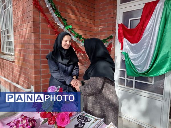 جشن میلاد منجی عالم بشریت در دبیرستان مادر مهربان خلیل آباد