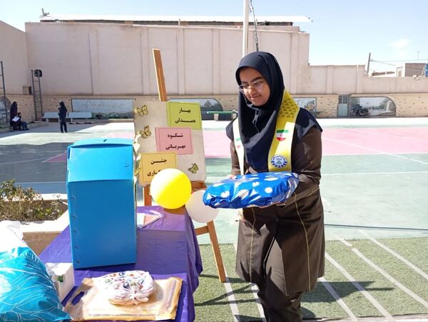 برگزاری بهار همدلی شکوه مهربانی جشن نیکوکاری در دبیرستان عفت