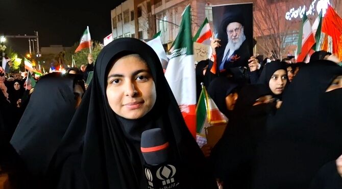 شور و حماسه مردم قم در تجدید پیمان با امام خامنه ای شهید