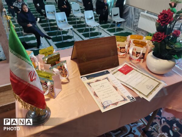 تقدیر از افتخار آفرینان مدرسه انیس خوشقدم ناحیه دو  