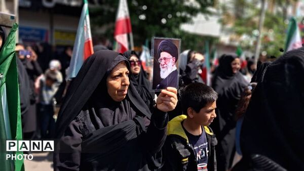 بانوان آماده به رزم تربت جام در اجتماع دختران جان فداسنگ تمام گذاشتند