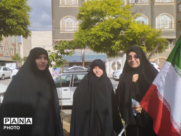 کاشت و پرورش نهال در مدرسه شاهد شهید ناصری